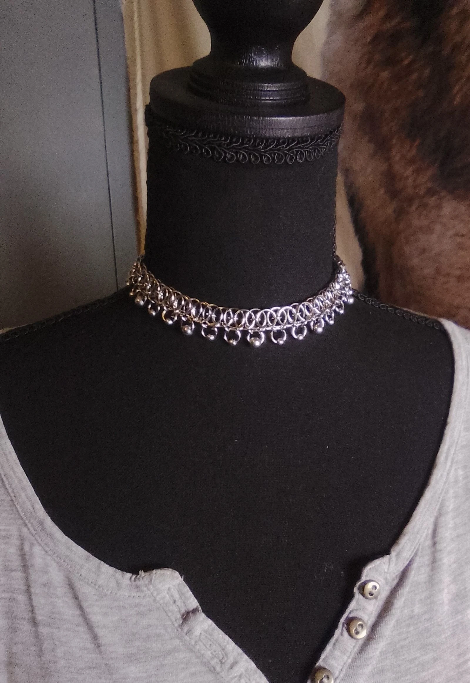 Collier choker décolleté chainmail celtique